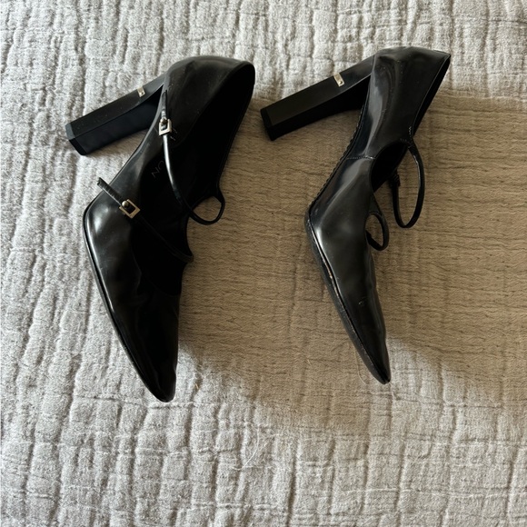 LOUIS VUITTON MAEY JANE HEELS - Picture 3 of 12